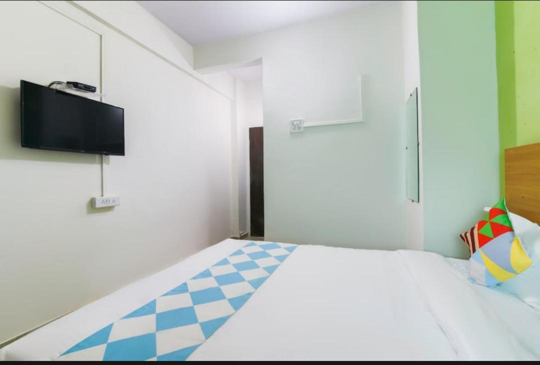Ambient Home Stay, In Nashik Esterno foto